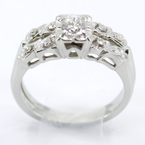18 K White Gold Ring with .25 Ct Round Diamond H Color VS2 Clarity
